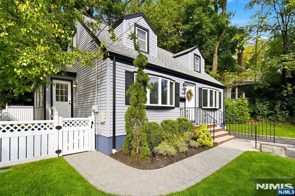 686 Broad Street - Photo 3