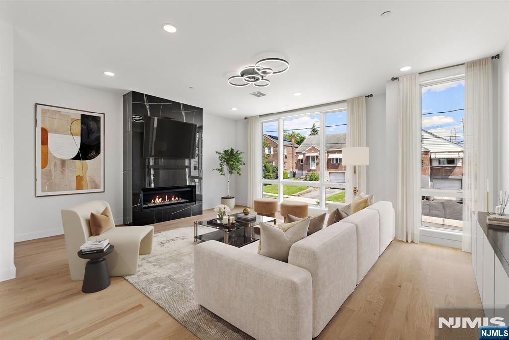 503 Saint Pauls Avenue - Photo 2