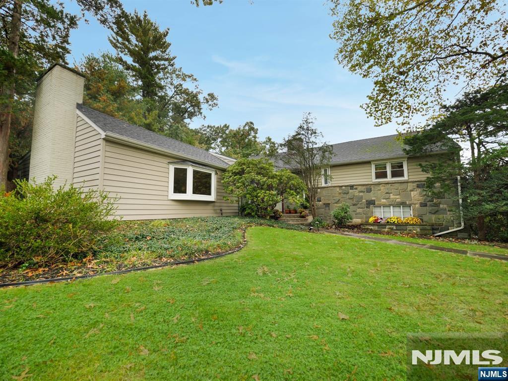 667 Brentwood Drive - Photo 1