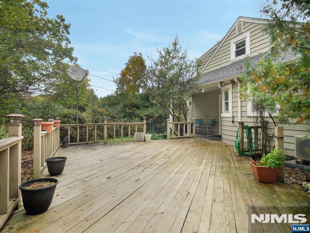 667 Brentwood Drive - Photo 3