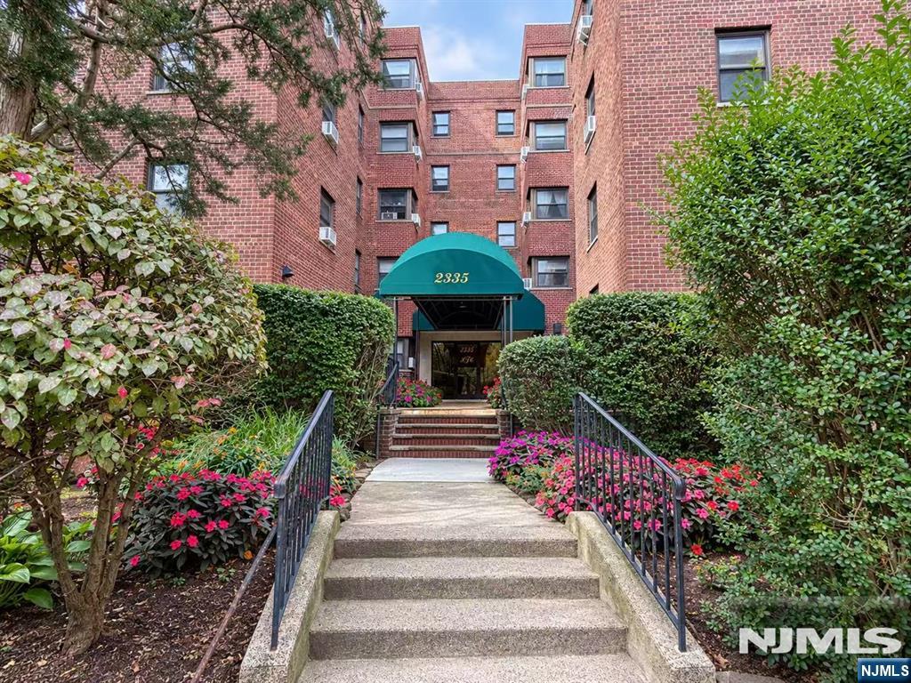 2335 Hudson Terrace c7 - Photo 1