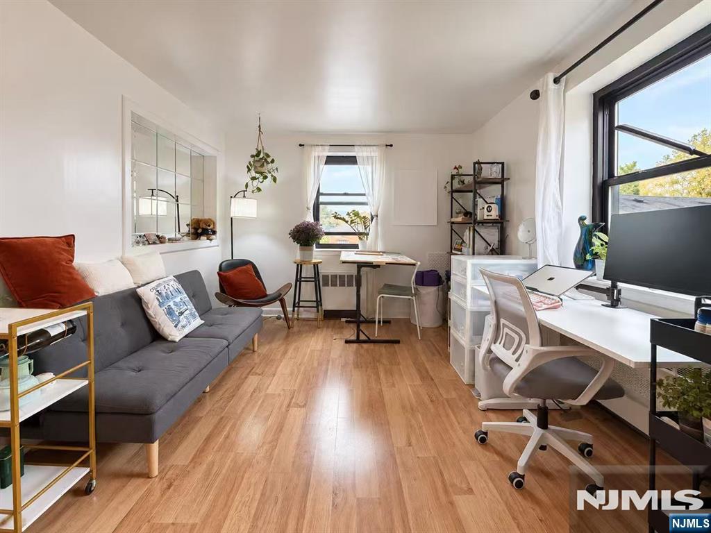 2335 Hudson Terrace c7 - Photo 2