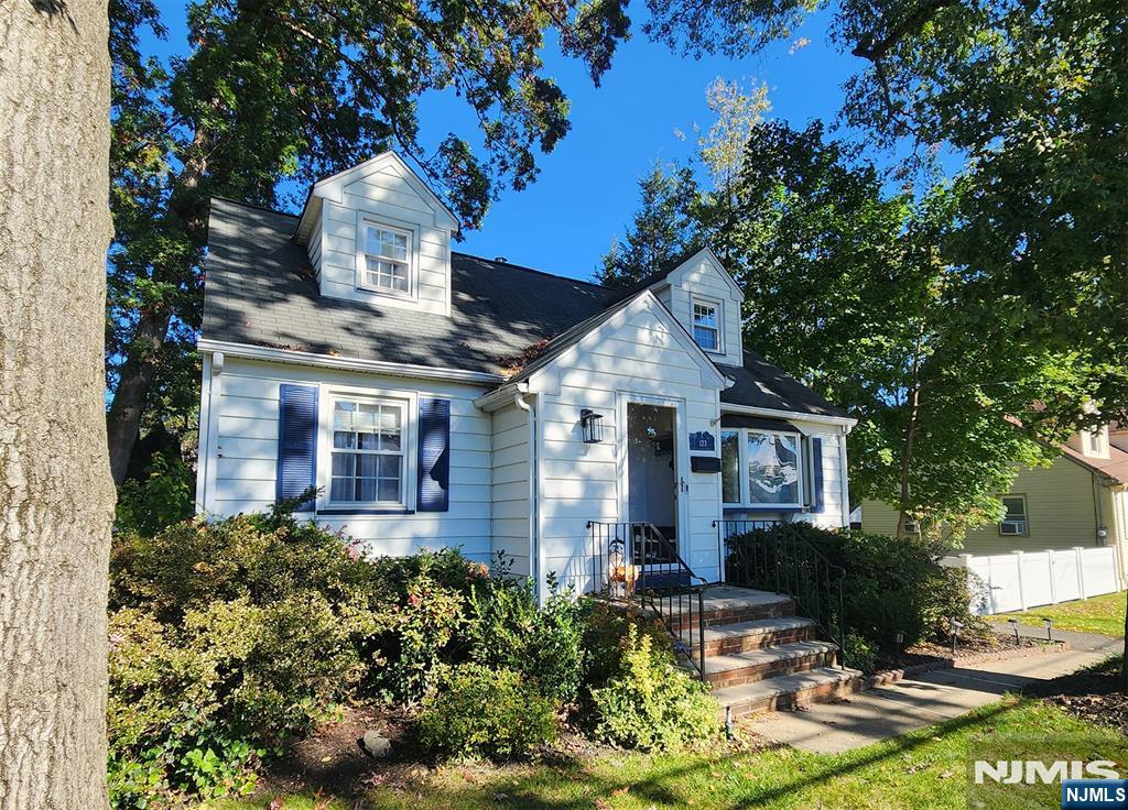 123  Summit Avenue , Waldwick, NJ, 07463