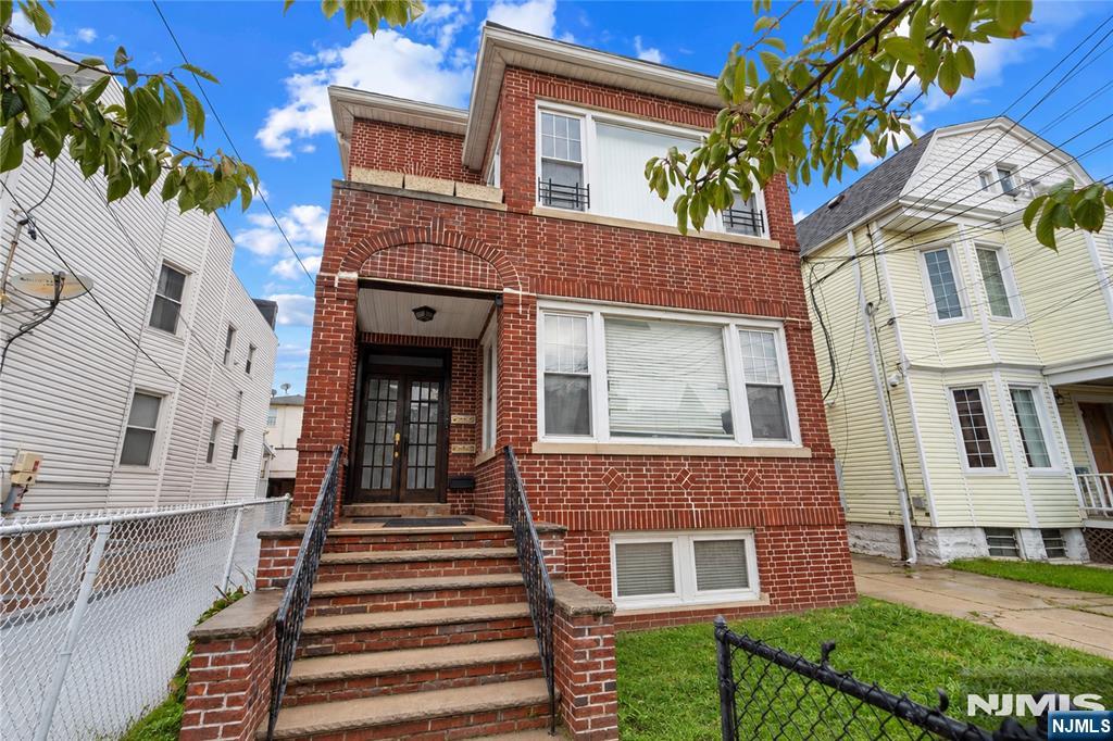 56 Warner Avenue - Photo 1