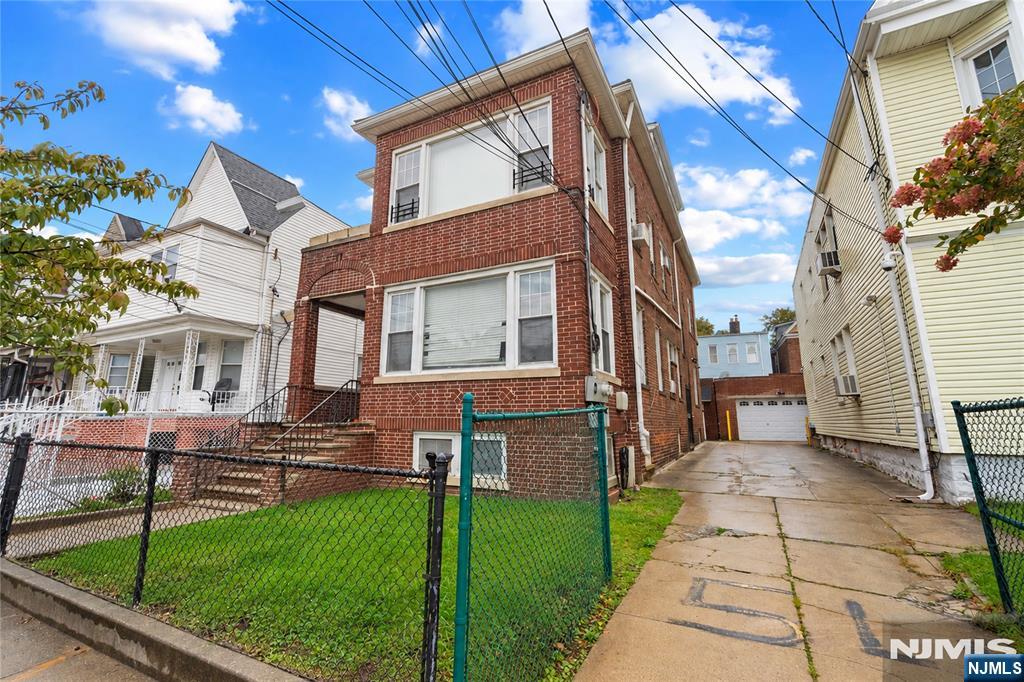 56 Warner Avenue - Photo 2