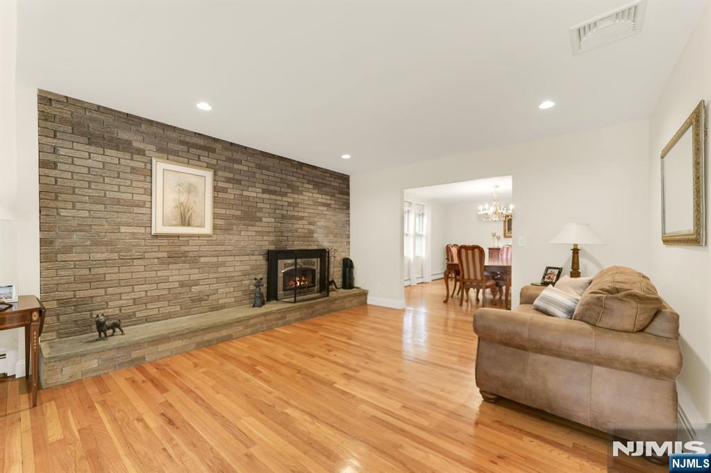 10 Edward Circle - Photo 4