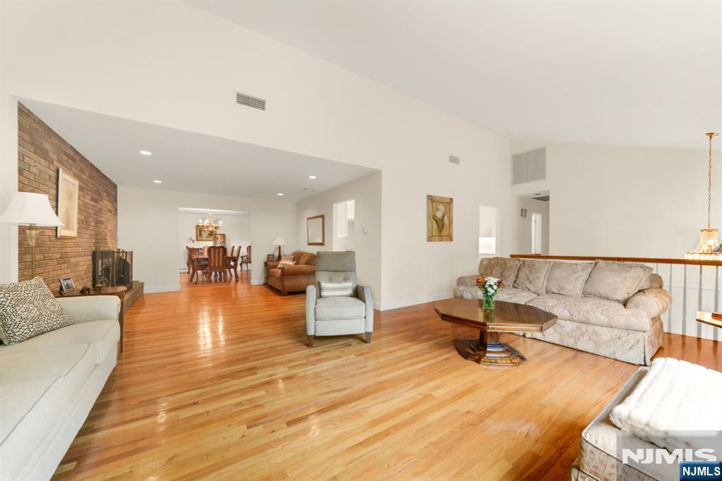 10 Edward Circle - Photo 5
