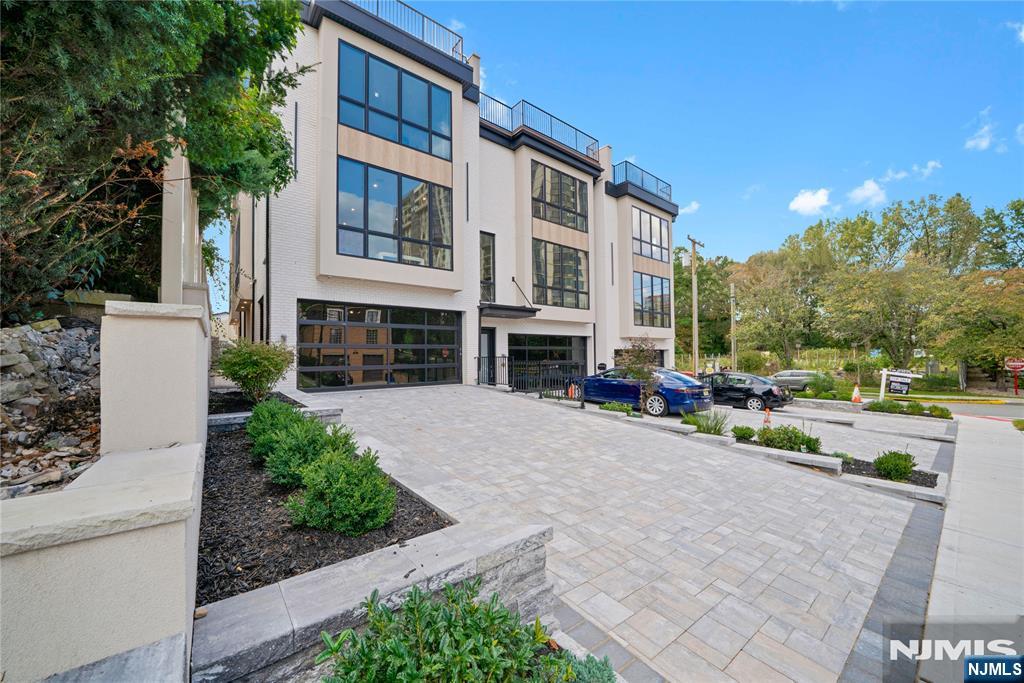 470 Palisades Boulevard - Photo 1