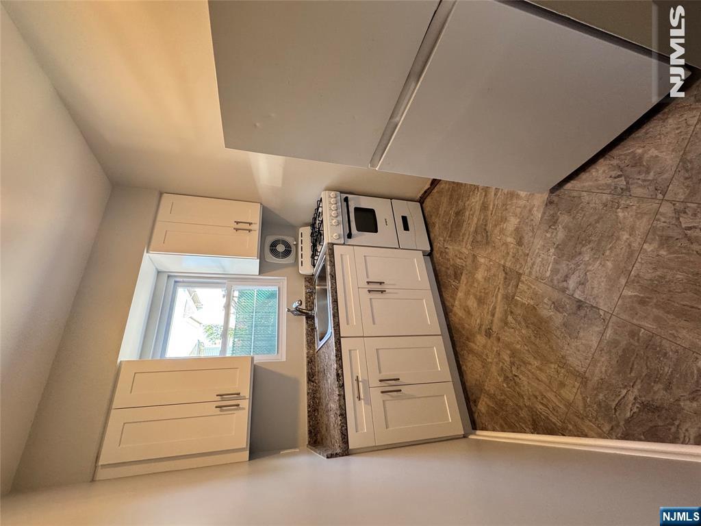 325 Essex Street I - Photo 4