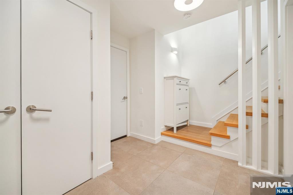 66 Henry B - Photo 5