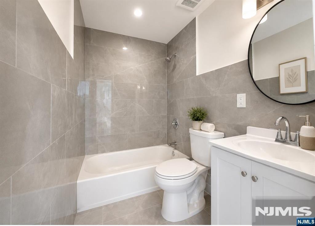 435 17th Street 2 - Photo 5
