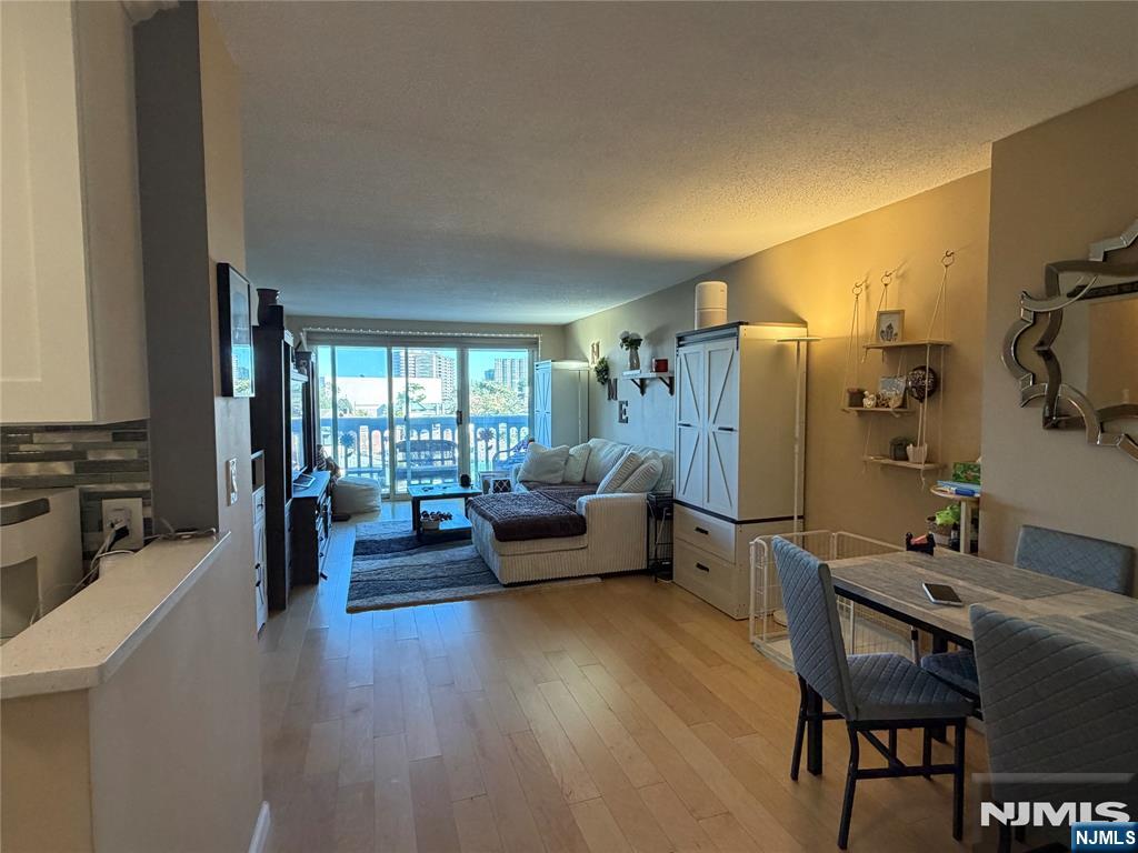 555 North Avenue 4A - Photo 1