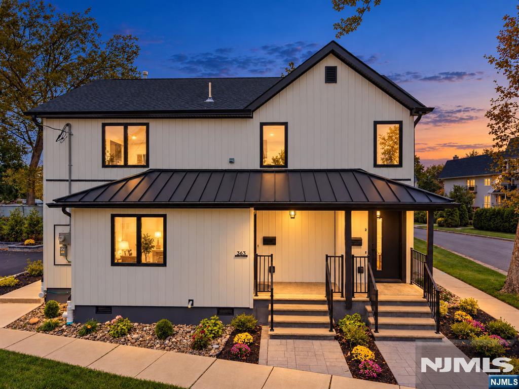 363 Park Street - Photo 2