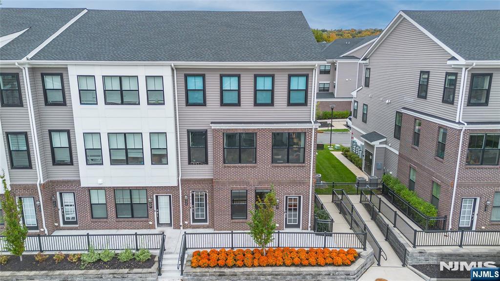 341 Main - Photo 2