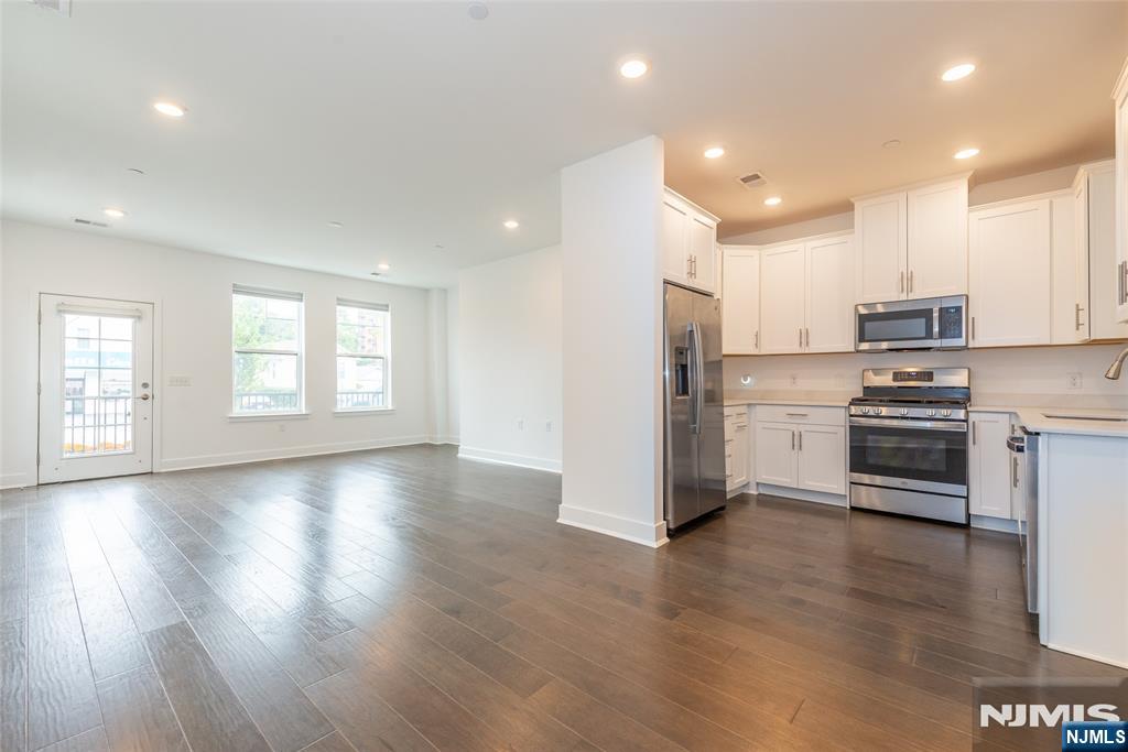 341 Main - Photo 5