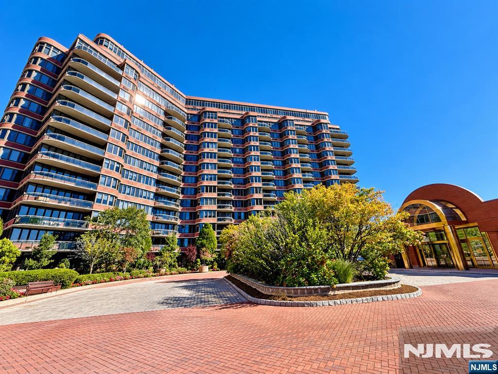 100 Carlyle Drive 2GS - Photo 1