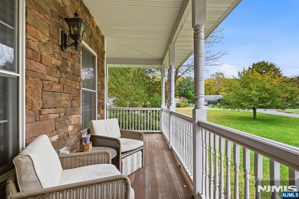 6 Christine Court - Photo 2
