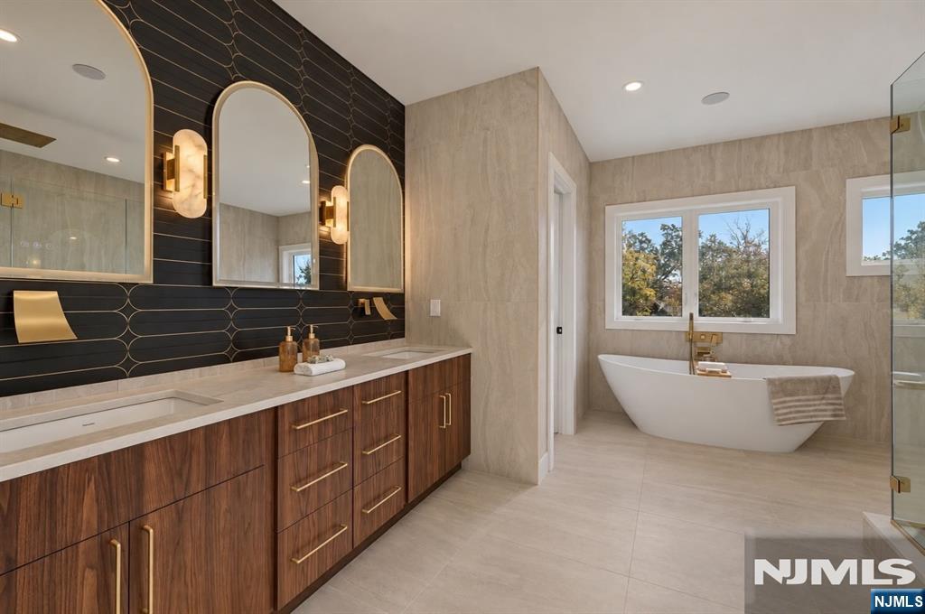 54 Knollwood Drive - Photo 3