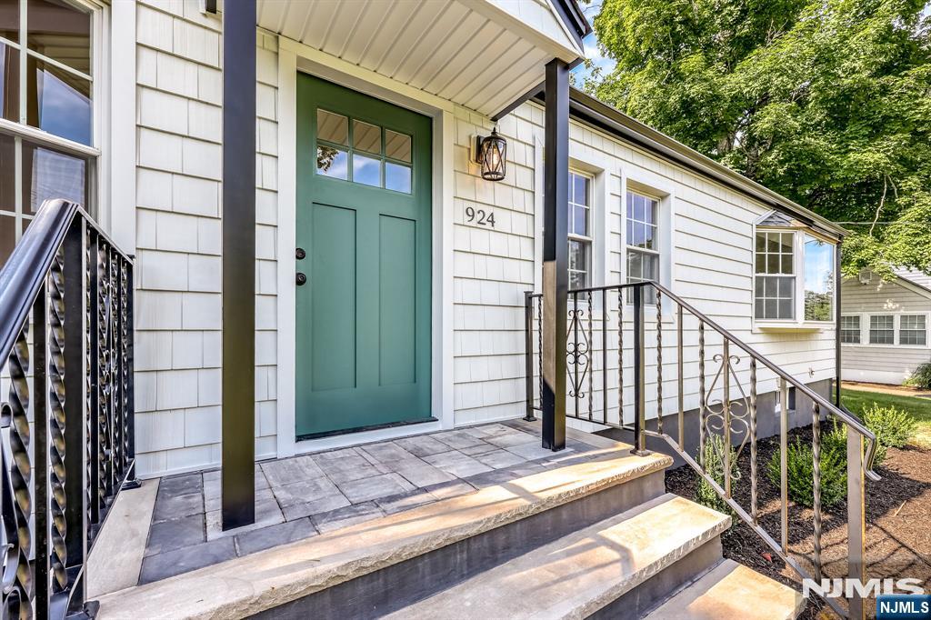924 Franklin Avenue - Photo 2