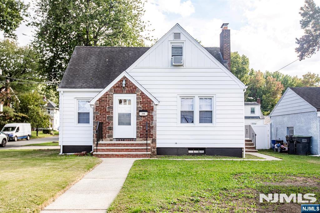 218 Hickory Avenue - Photo 1