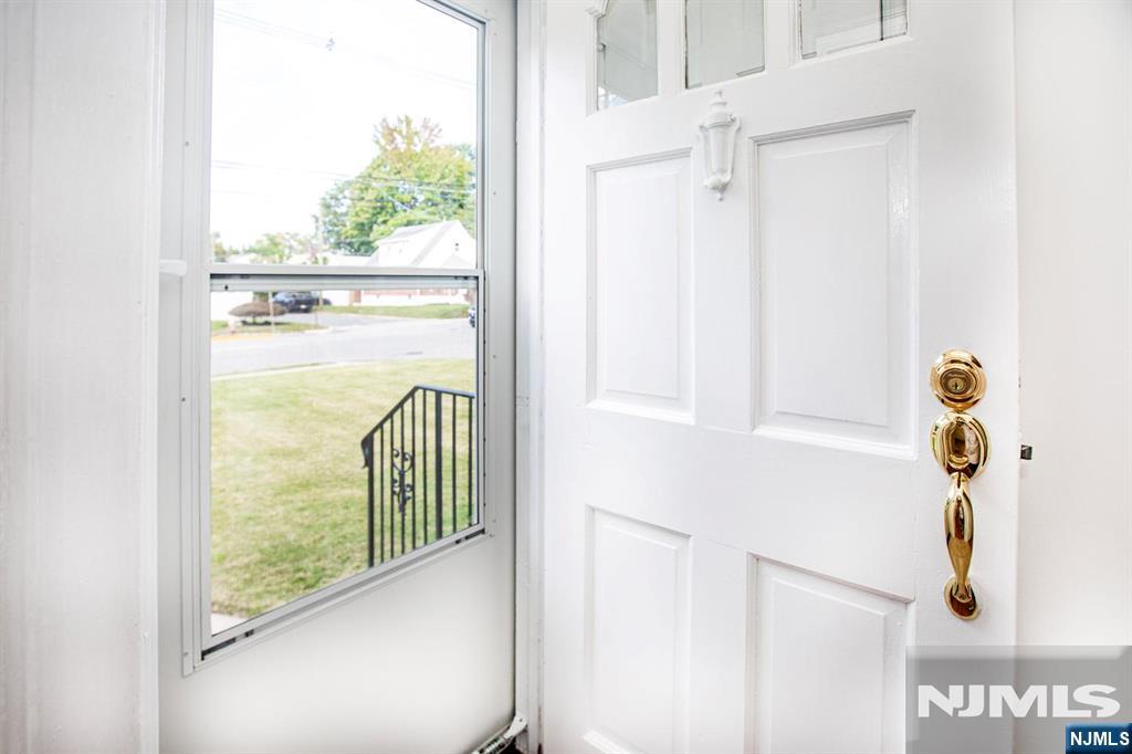 218 Hickory Avenue - Photo 2