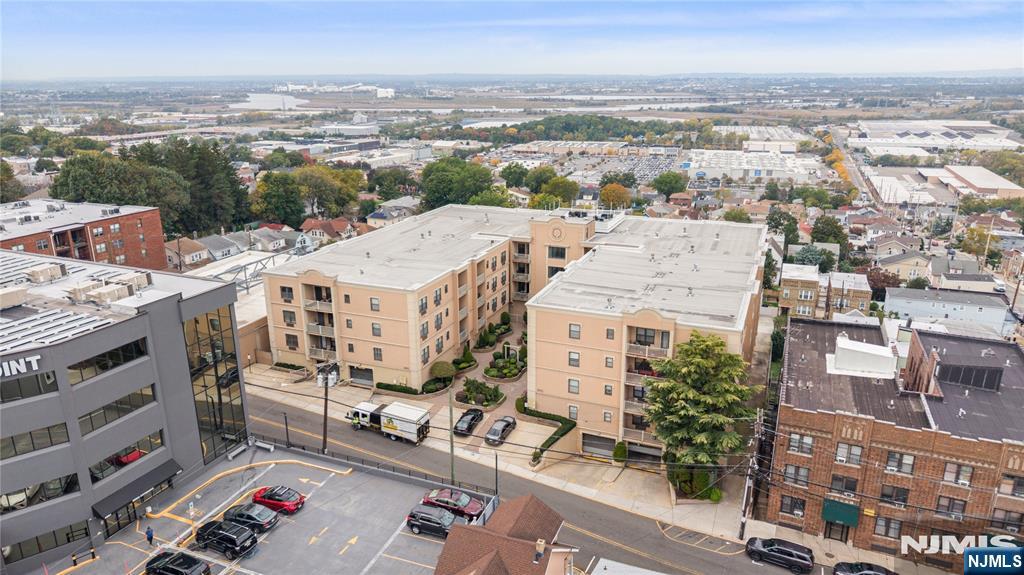 8915 Bergenwood Avenue - Photo 2