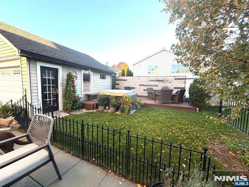 392 Highland Avenue - Photo 2