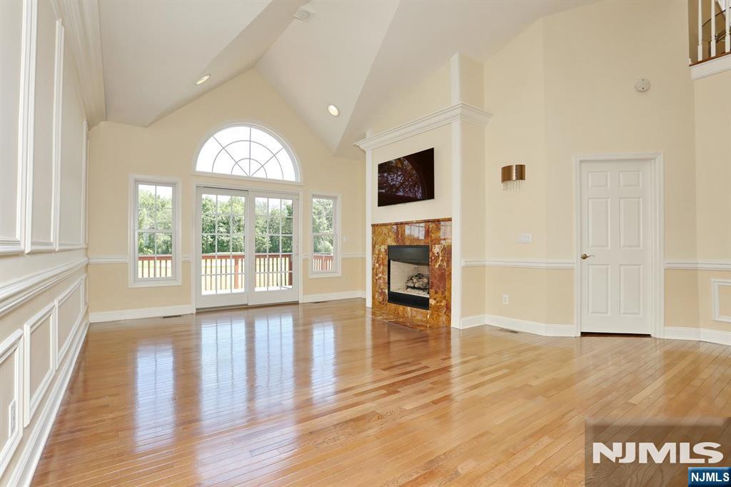 28 Turnberry Lane - Photo 4