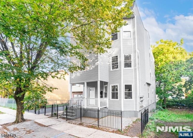 16 Seymour Avenue 3 - Photo 2