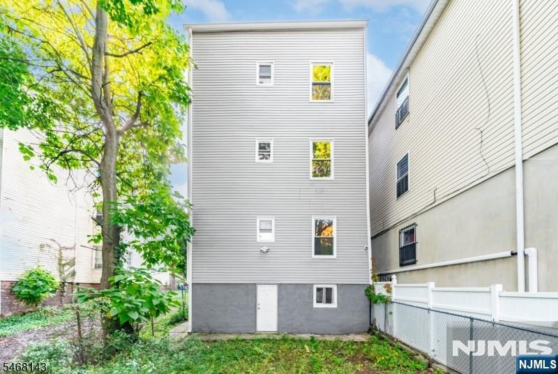 16 Seymour Avenue 3 - Photo 3
