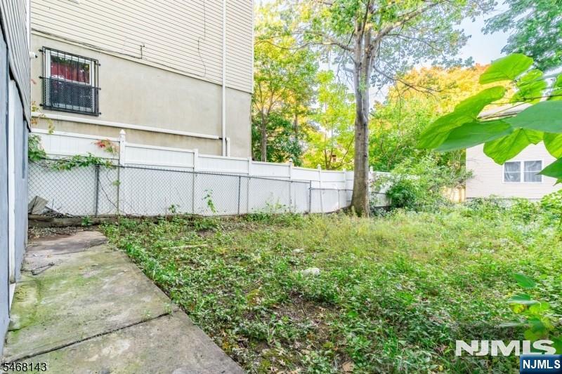 16 Seymour Avenue 3 - Photo 4