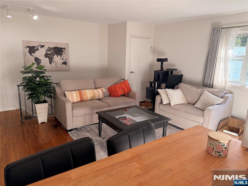 5012 Christopher Street - Photo 2