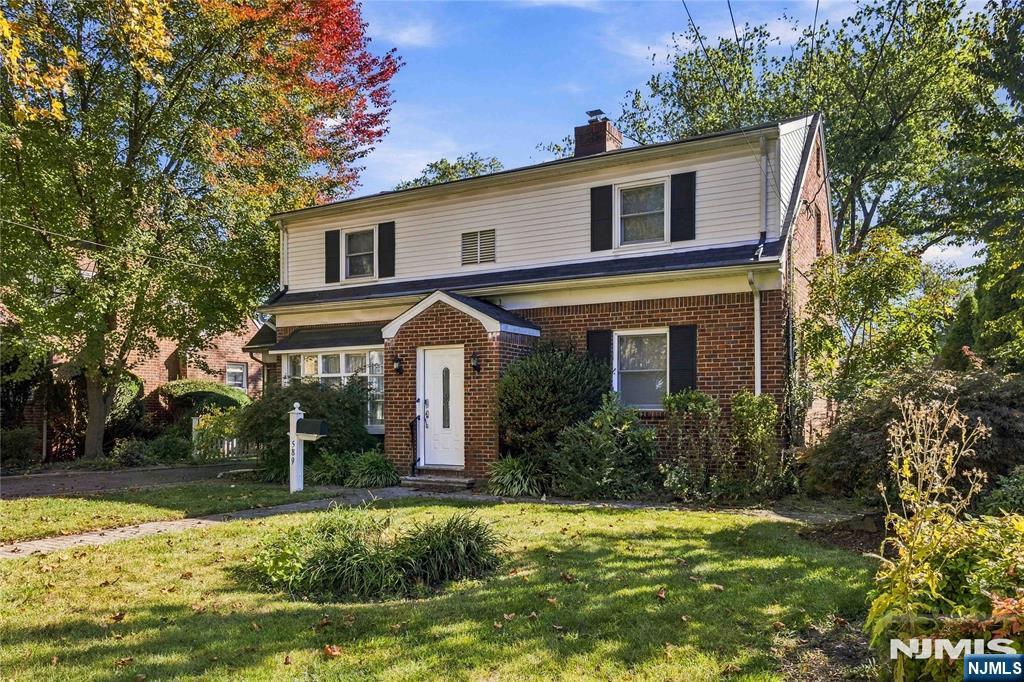 589 Albin Street - Photo 2