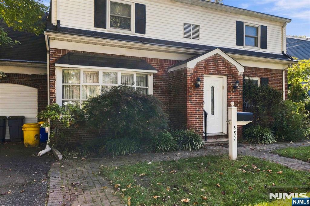 589 Albin Street - Photo 4