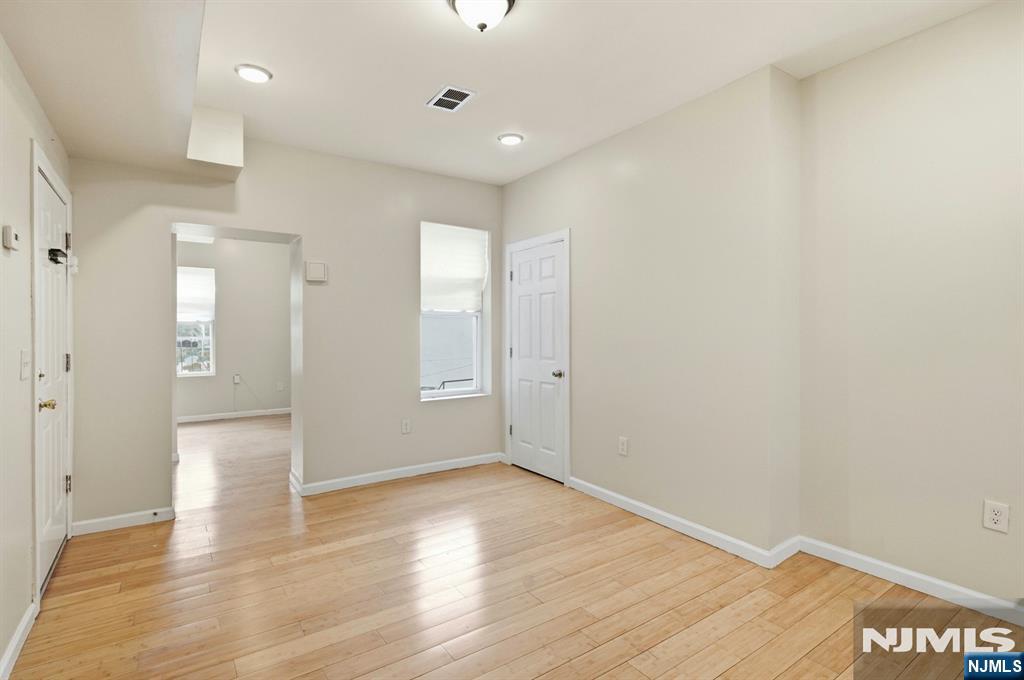 145 Summer Avenue - Photo 3