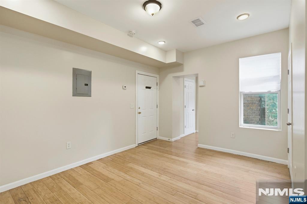 145 Summer Avenue - Photo 4