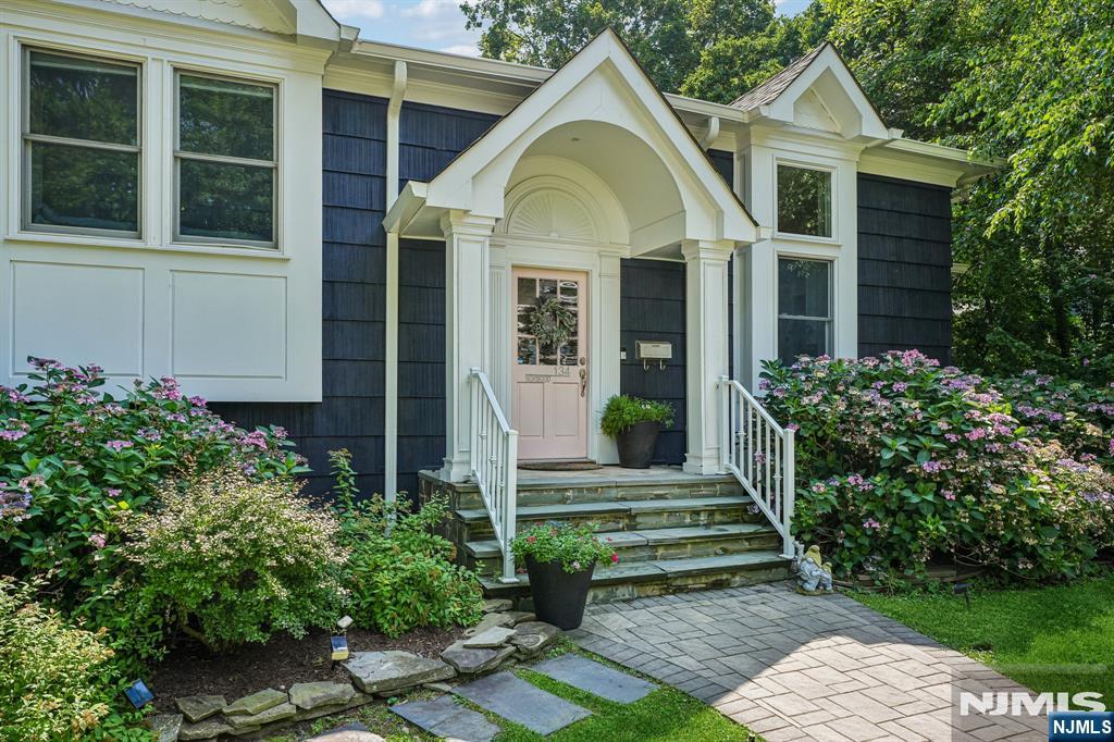 134 Norwood Avenue - Photo 3