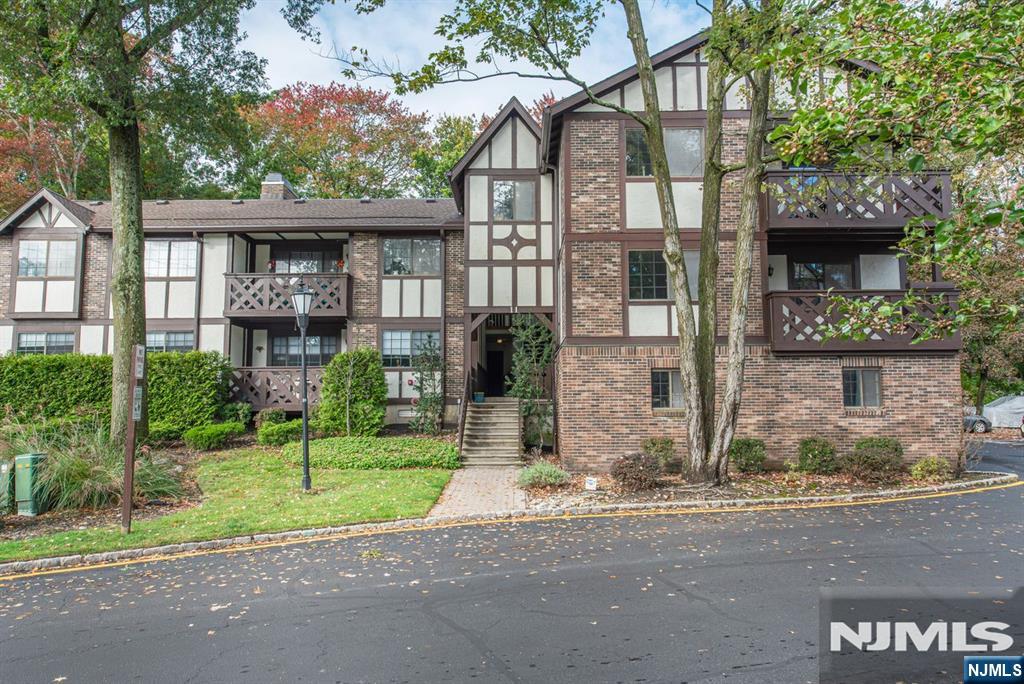 1102 Faulkner Court - Photo 1