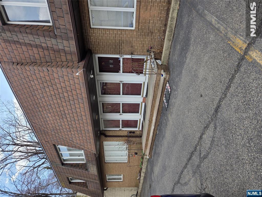 410 Paterson - Photo 1