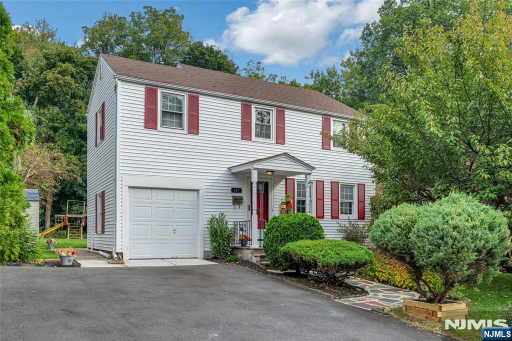 187 Bay Avenue - Photo 1
