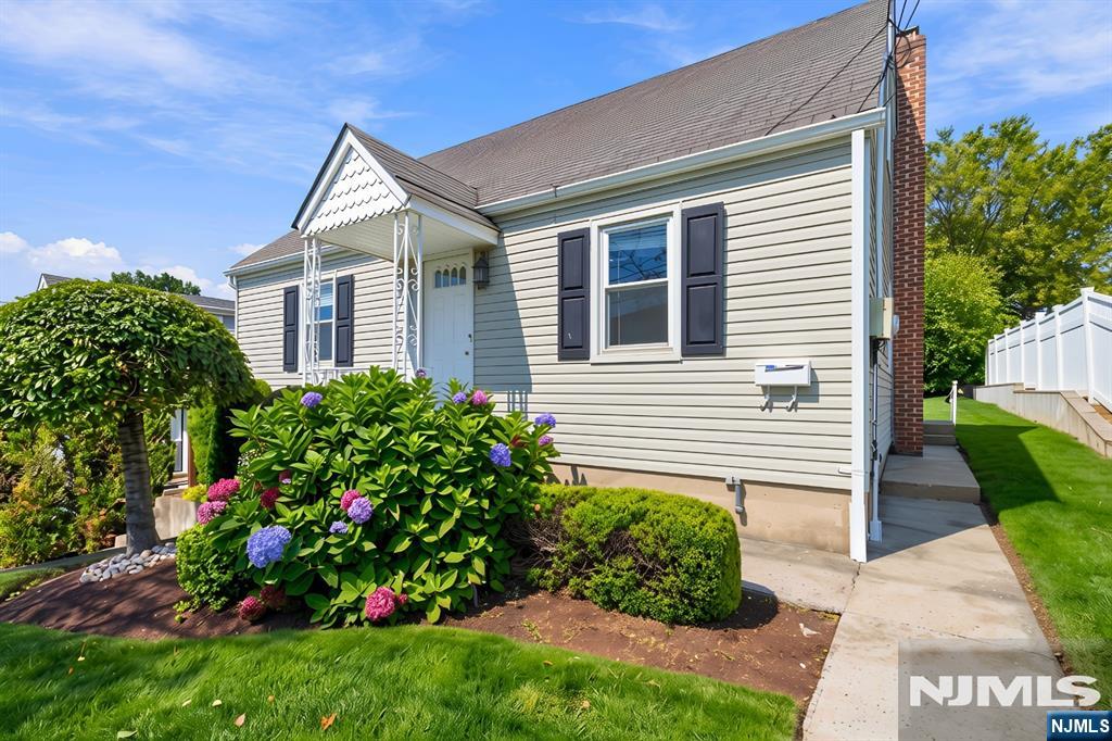 164 Arlington Boulevard - Photo 1