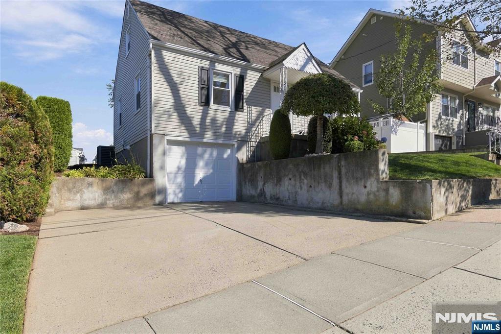 164 Arlington Boulevard - Photo 3