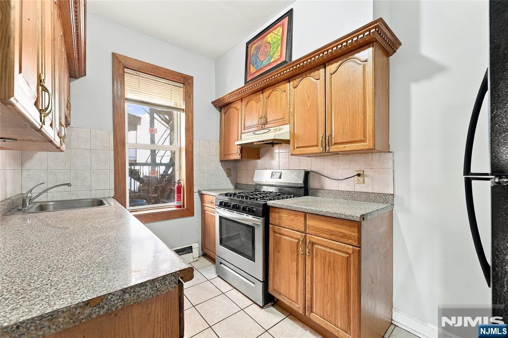 258 Clendenny Avenue 3 - Photo 5