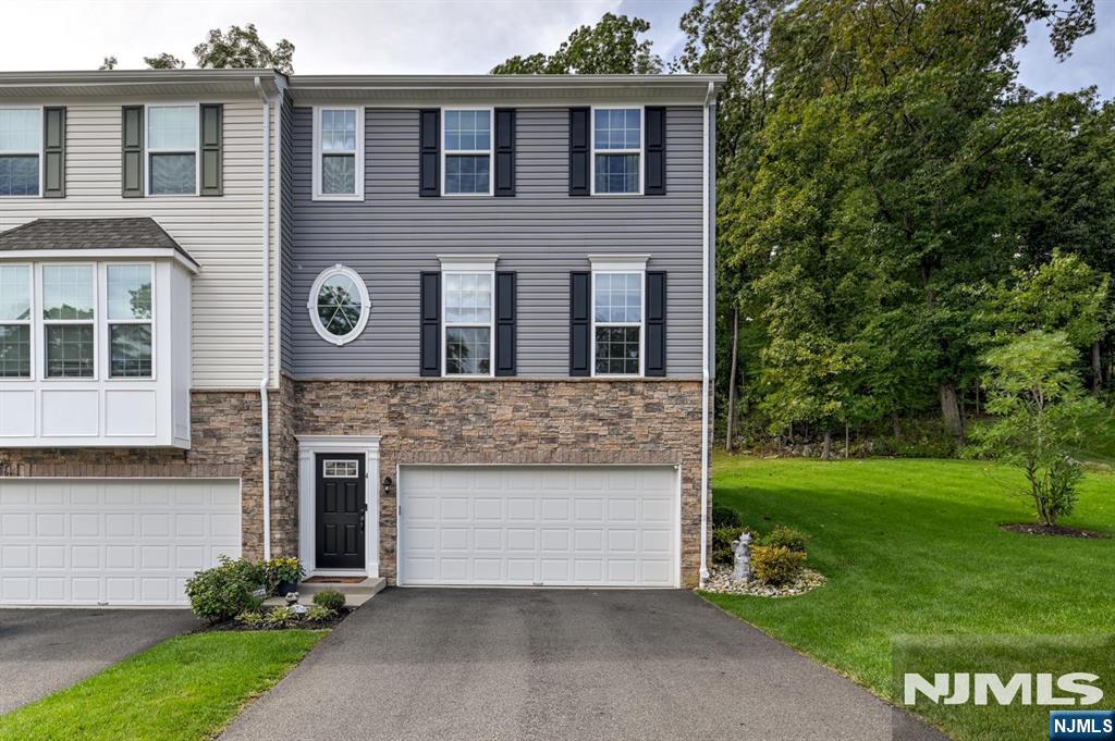 4 Woodland Way 2 - Photo 1