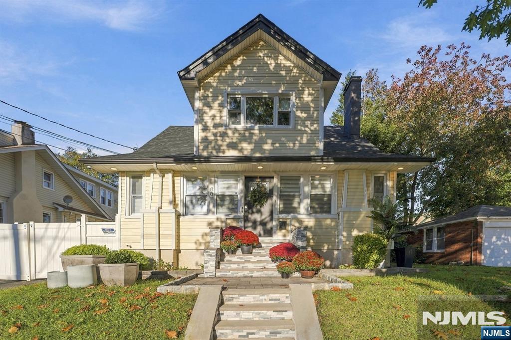 88-90 Burlington Avenue - Photo 1