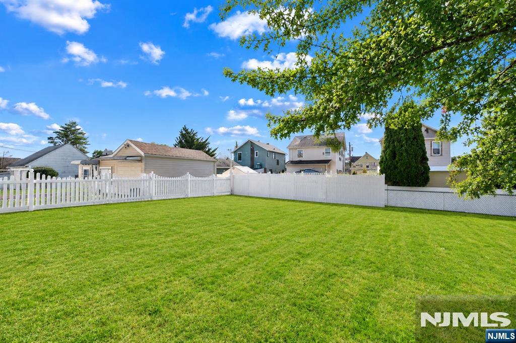 415-417 Spruce - Photo 3