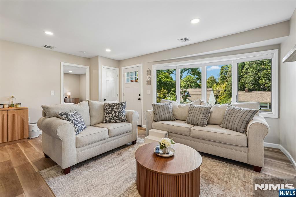 102 Hiawatha Boulevard - Photo 2
