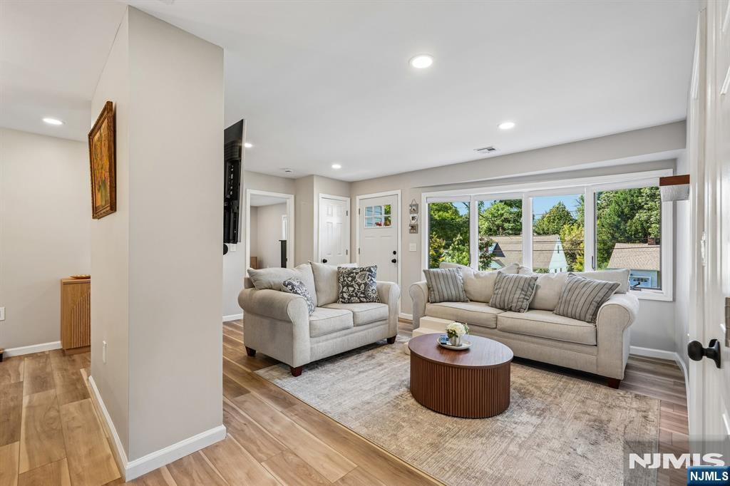 102 Hiawatha Boulevard - Photo 5