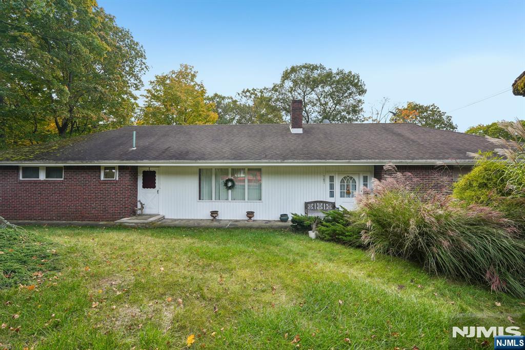 767 Berdan Avenue - Photo 1