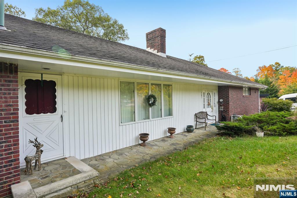 767 Berdan Avenue - Photo 4